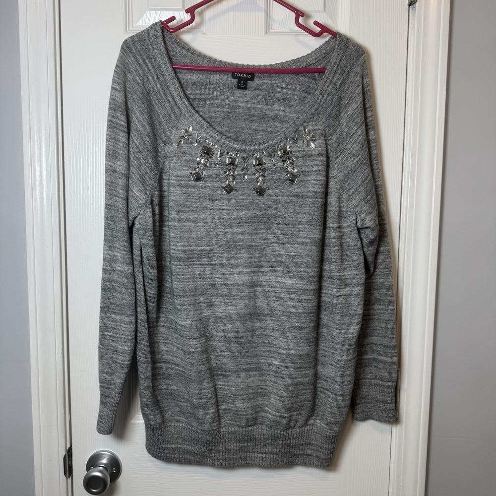 Torrid Sweater Womens 2 2x Gray Plus Size Long Sleeve‎ Pullover Embellished Crew